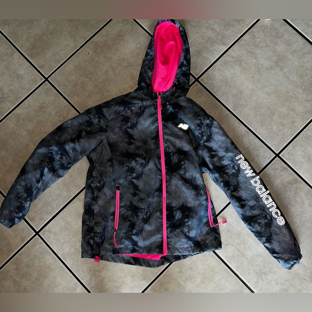 New balance windbreaker L
